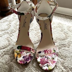 Anne Michelle Floral heels